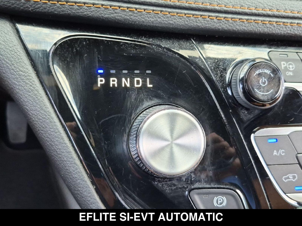 Used 2023 Chrysler Pacifica Pinnacle FWD image 21