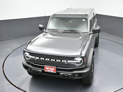 Used 2025 Ford Bronco Badlands image 40