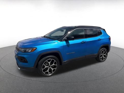 Used 2025 Jeep Compass Limited image 7