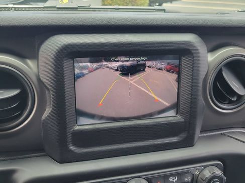Used 2022 Jeep Wrangler Sport AWD/4WD image 8