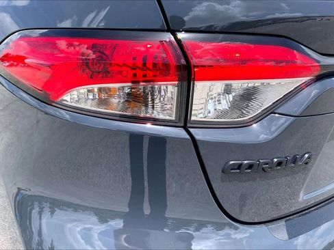 Certified 2025 Toyota Corolla SE FWD image 28