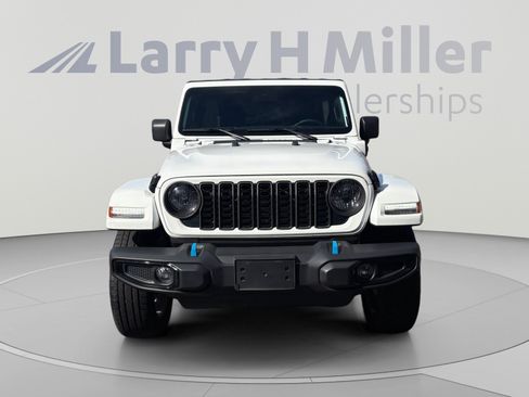 Used 2024 Jeep Wrangler Unlimited w/ Convenience Group AWD/4WD image 8