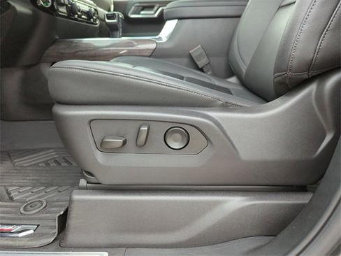 Used 2025 Chevrolet Silverado 1500 LTZ image 12