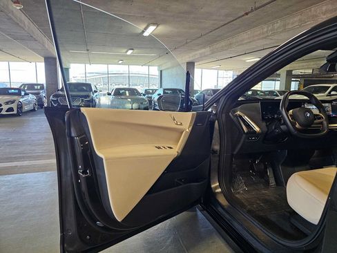 Used 2024 BMW iX xDrive50 w/ Sport Package AWD/4WD image 22