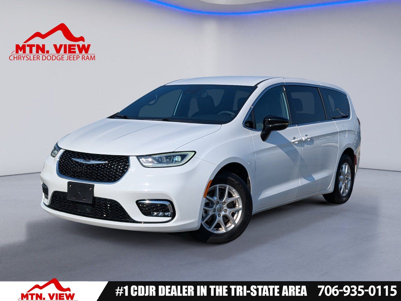 Used 2025 Chrysler Pacifica Select FWD image 1