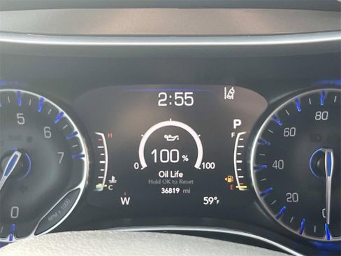 Used 2024 Chrysler Pacifica Touring-L image 15