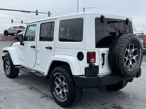 Used 2017 Jeep Wrangler Unlimited Sahara w/ Dual Top Group AWD/4WD image 3