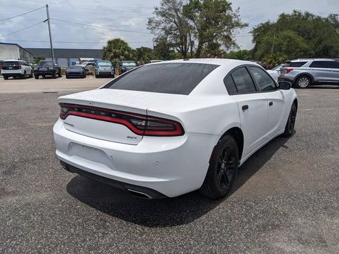 Used 2018 Dodge Charger SXT RWD image 4