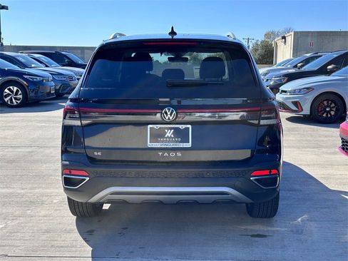 New 2026 Volkswagen Taos SE image 6