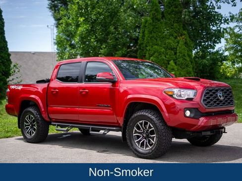 Used 2020 Toyota Tacoma TRD Sport AWD/4WD image 3
