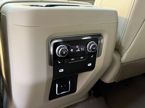 Used 2021 GMC Yukon Denali w/ Denali Premium Package image 40