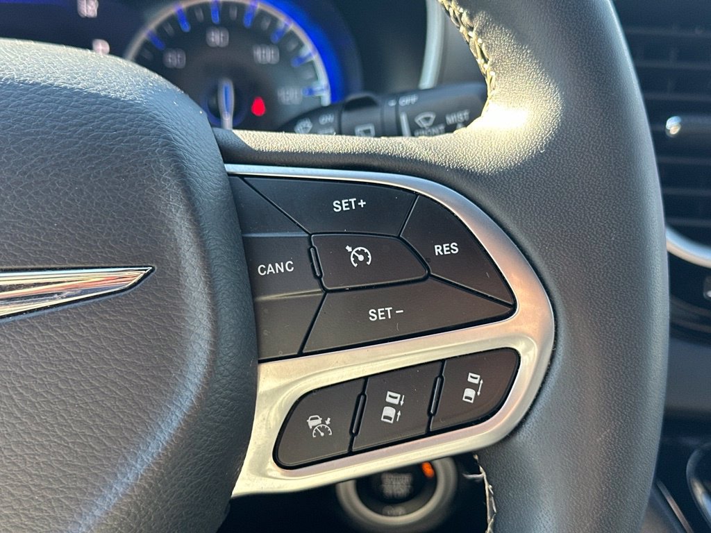 Used 2025 Chrysler Pacifica Select FWD image 20