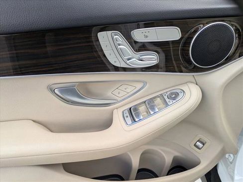 Used 2022 Mercedes-Benz GLC 300 image 6