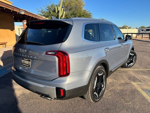 Used 2023 Kia Telluride S image 5