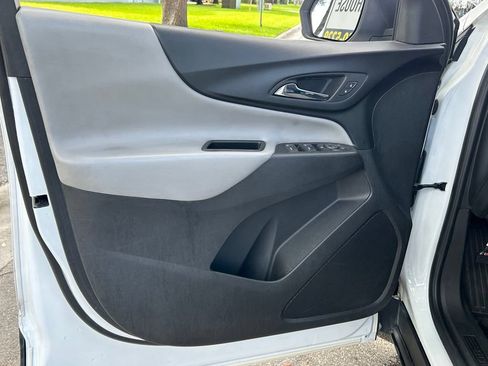 Used 2022 Chevrolet Equinox LS FWD image 29