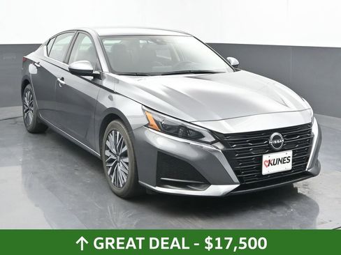 Used 2023 Nissan Altima 2.5 SV image 4