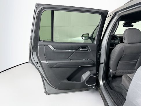 Used 2025 GMC Acadia Elevation image 26