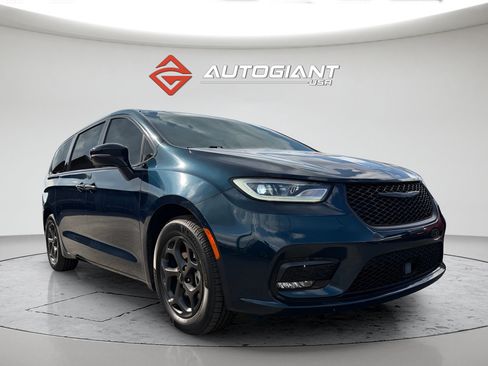 Used 2022 Chrysler Pacifica Touring-L w/ S Appearance Package FWD image 11