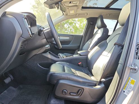 Certified 2023 Volvo XC40 B5 Plus w/ Protection Package Premier AWD/4WD image 13