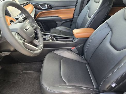 Used 2025 Jeep Compass Limited AWD/4WD image 16