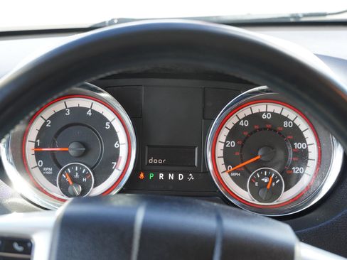 Used 2017 Dodge Grand Caravan SE w/ UConnect Hands-Free Group image 33