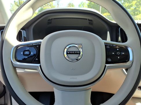 Certified 2024 Volvo XC60 B5 Ultimate w/ Protection Package Premier AWD/4WD image 26
