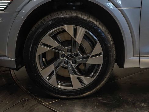 Used 2023 Audi e-tron Premium image 9