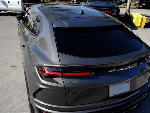 Used 2021 Lamborghini Urus AWD/4WD image 28