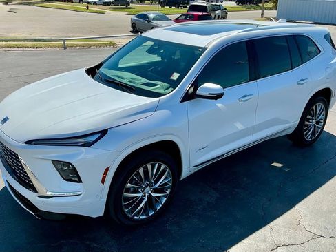 Used 2025 Buick Enclave Avenir w/ Super Cruise Package image 4