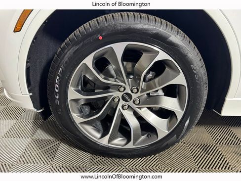 New 2026 Lincoln Aviator AWD image 10