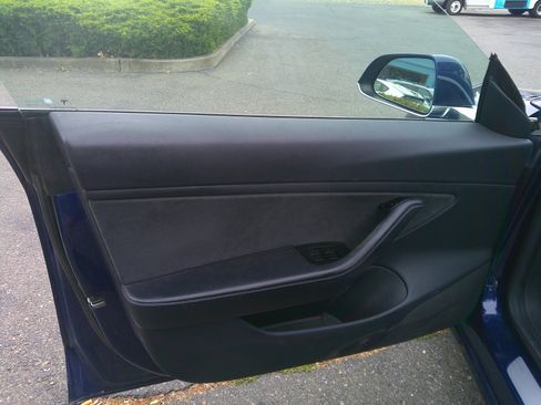 Used 2018 Tesla Model 3 Long Range RWD image 12