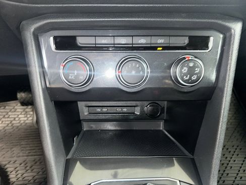 Used 2020 Volkswagen Tiguan S image 11