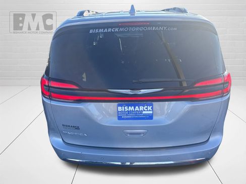 Used 2021 Chrysler Pacifica Touring-L image 5