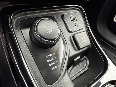 Used 2020 Jeep Compass Limited image 23