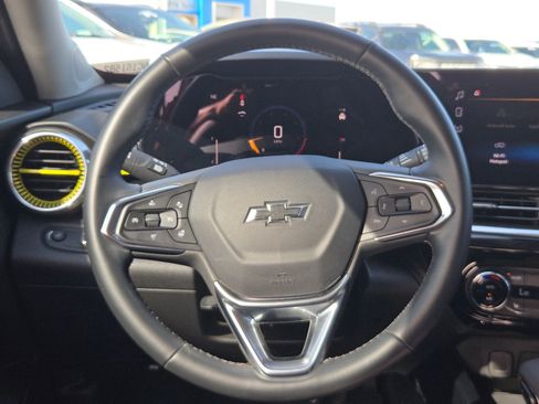 Used 2024 Chevrolet Trax ACTIV w/ Sunroof Package FWD image 18