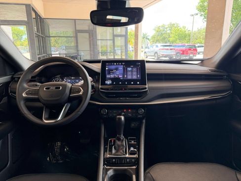 Used 2025 Jeep Compass Trailhawk AWD/4WD image 28