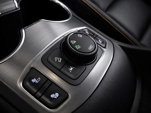 Used 2024 GMC Terrain AT4 AWD/4WD image 12