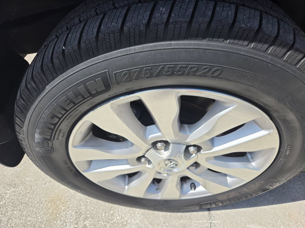 Used 2016 Toyota Sequoia Platinum RWD image 17