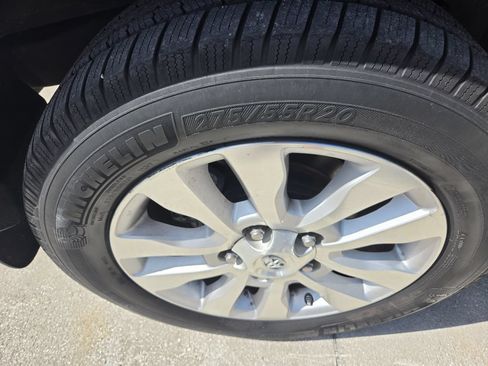 Used 2016 Toyota Sequoia Platinum RWD image 17