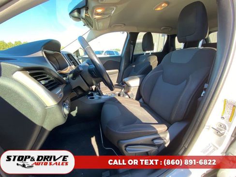 Used 2015 Jeep Cherokee Latitude w/ Cold Weather Group image 15