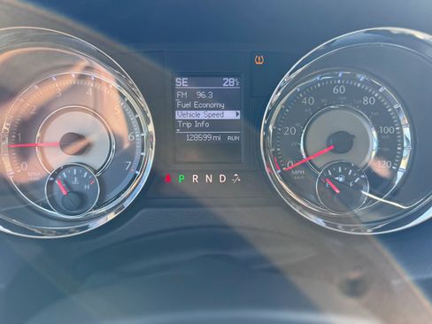 Used 2013 Chrysler Town & Country Touring image 23