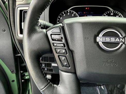 Used 2025 Nissan Frontier SV w/ SV Convenience Package RWD image 14