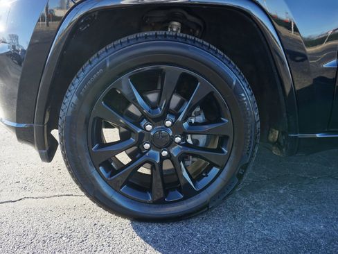 Used 2017 Jeep Grand Cherokee Altitude image 31