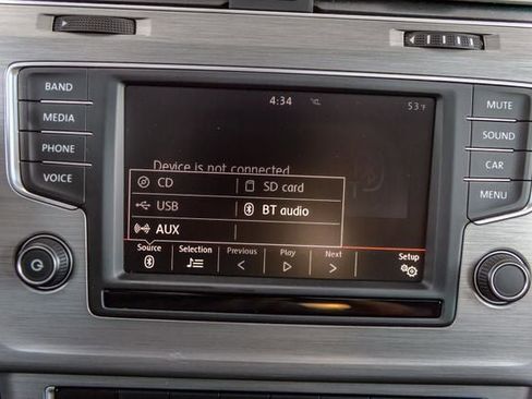 Used 2016 Volkswagen Golf S image 19