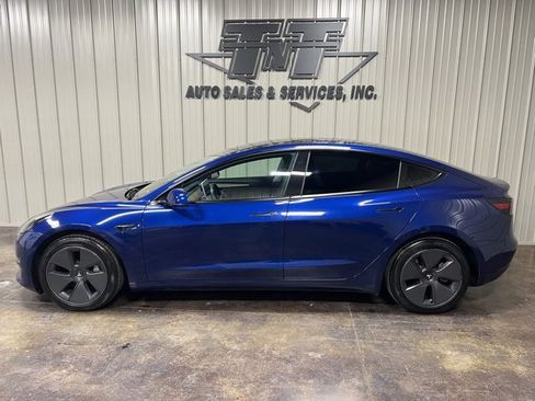 Used 2023 Tesla Model 3 Standard Range image 3