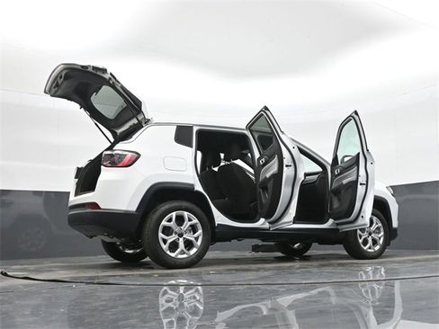 Used 2025 Jeep Compass Sport image 49