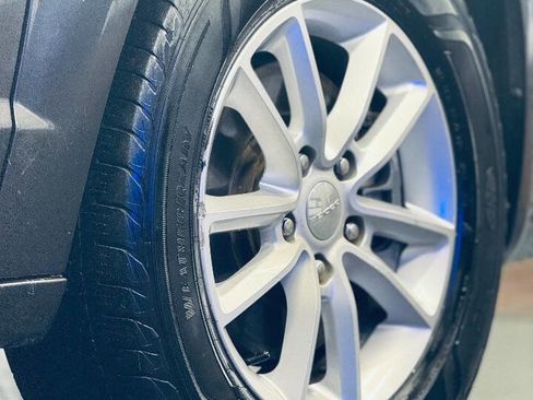 Used 2019 Dodge Grand Caravan SXT image 17