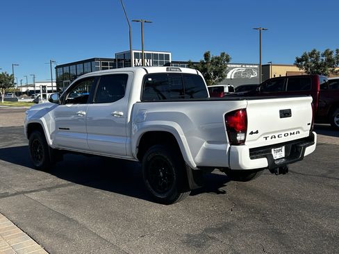 Used 2020 Toyota Tacoma SR5 w/ Technology Package image 6