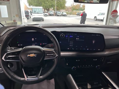 Used 2025 Chevrolet Suburban LT w/ Comfort Package image 13