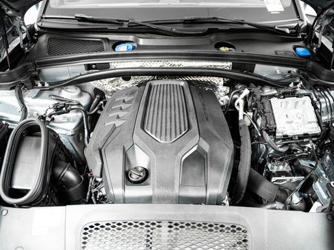 Certified 2023 Porsche Macan AWD/4WD image 12